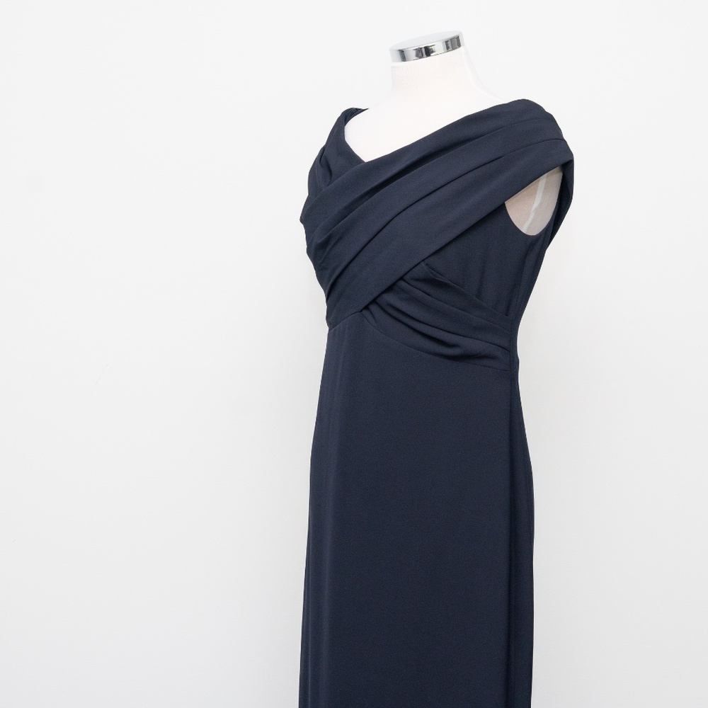Lauren Ralph Lauren - Crepe Off-the-Shoulder Gown - Picture 8 of 11